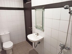 Bathroom - Ruma Hostel (Bandung)