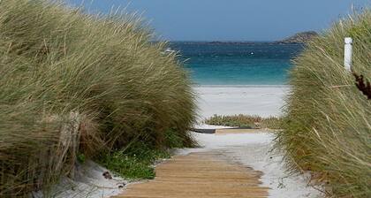 Jolie maison avec grand jardin à 250 mÚtres de la superbe plage de Tréompan