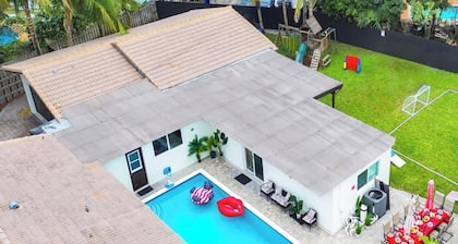 Heated Pool~Stellar stay in 7BD villa~Playground