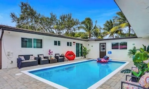 Pool - Heated Pool~Stellar stay in 7BD villa~Playground (Fort Lauderdale)