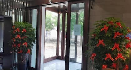 East Pole Holiday Hotel