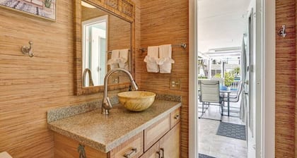 Heated Pool~Waterfront 4BD Villa~Deck~BBQ