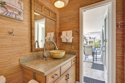 Heated Pool~Waterfront 4BD Villa~Deck~BBQ