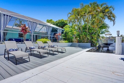 Heated Pool-Waterfront 4BD Villa: Deck&BBQ