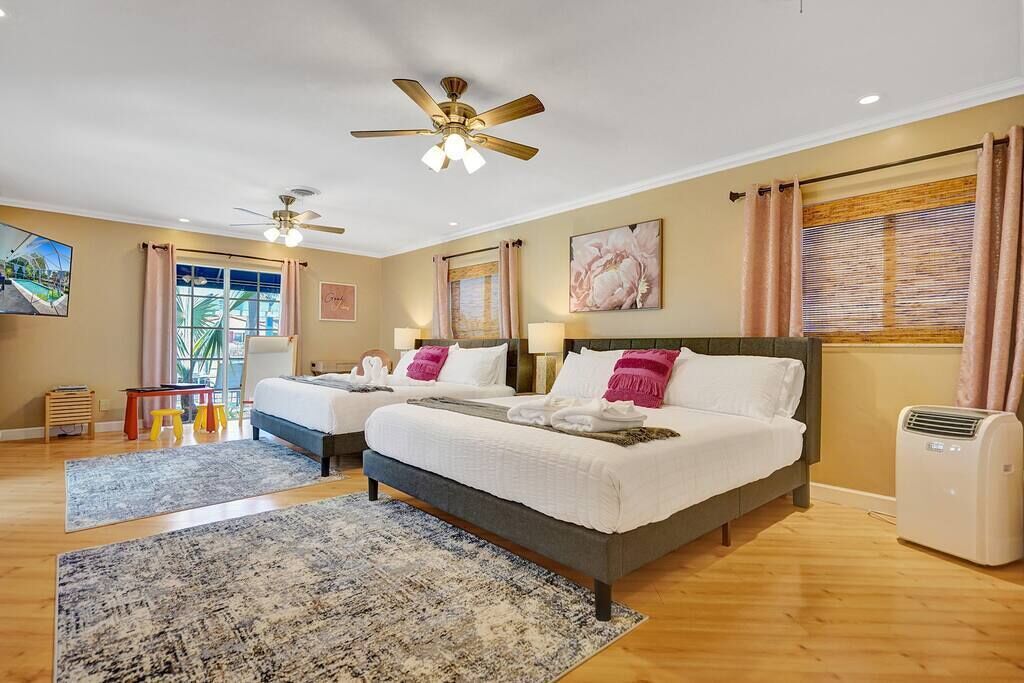 4 bedrooms, desk, iron/ironing board, WiFi