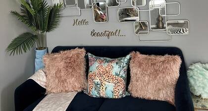 SelfieBnb | Great for Content Creation & Selfies