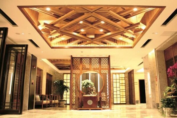 Lobby lounge