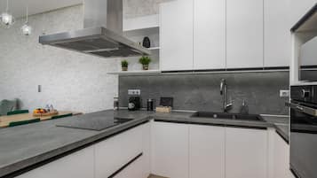 Frigorifero, microonde, forno, lavastoviglie