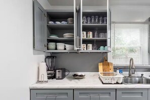 Chaise haute, table de salle à manger