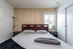 4 habitaciones, escritorio, tabla de planchar con plancha y wifi gratis