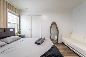 4 bedrooms, iron/ironing board, free WiFi, bed sheets