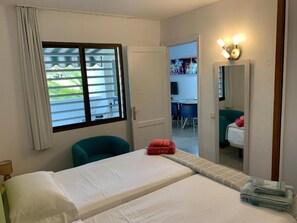 1 chambre, fer et planche à repasser, Wi-Fi gratuit, draps fournis