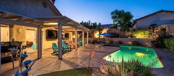 Coachella Chill: 4BR/4King Adj Beds, Arcade, Free Heated Pool, Patio TV, Office