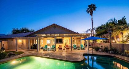 Coachella Chill: 4BR/4King Adj Beds, Arcade, Free Heated Pool, Patio TV, Office
