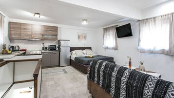Coffee/tea maker, fridge, microwave, oven