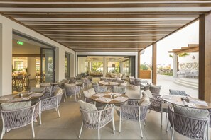 2 restaurants, breakfast, lunch served; local and international cuisine - Erato by Samian Mare (Samos)