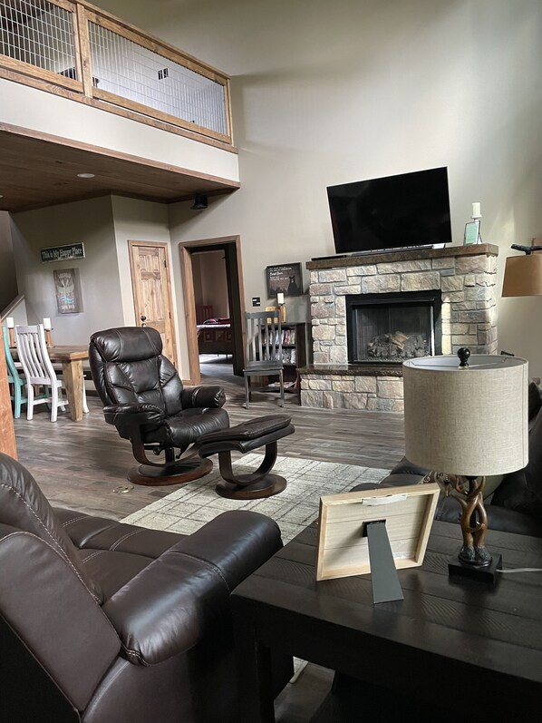 Smart TV, fireplace, DVD player, books