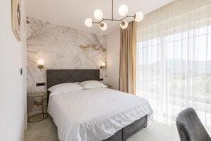 5 Schlafzimmer, Schreibtisch, Bügeleisen/Bügelbrett, kostenloses WLAN