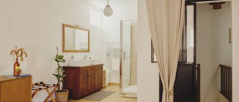 Shower, eco-friendly toiletries, hair dryer, towels