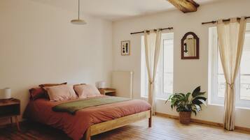 2 camere, una scrivania, ferro/asse da stiro, culla da viaggio