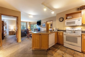 Condo (2 Bedrooms) | Servicio de la propiedad