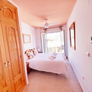 1 Schlafzimmer, Zimmersafe, Bügeleisen/Bügelbrett, Reisekinderbett