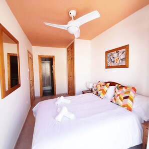 1 chambre, coffres-forts dans les chambres, fer et planche à repasser