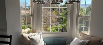 Ojai Vallerio Cottage:  Peaceful Ojai Retreat with lovely grounds and garden