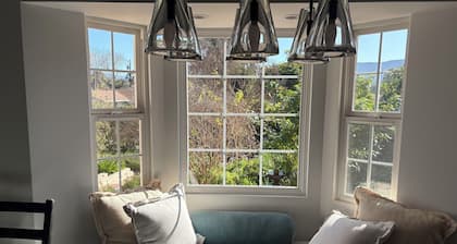 Ojai Vallerio Cottage: Peaceful Ojai Retreat with lovely grounds and garden