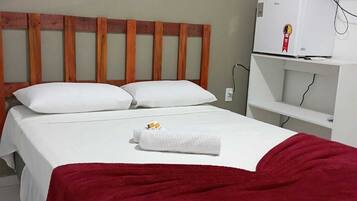 Minibar, tabla de planchar con plancha, wifi gratis y ropa de cama