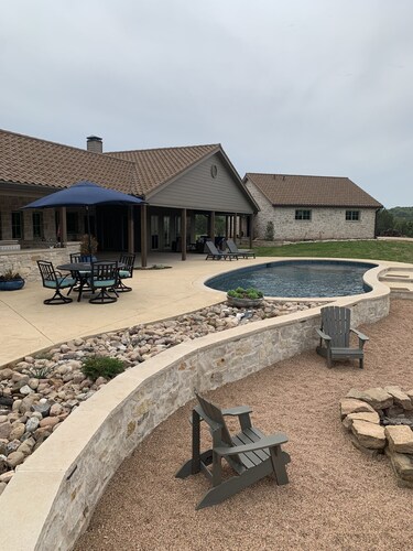 Quiet, country getaway with pool, hot tub and sauna