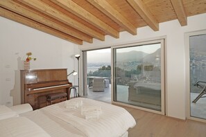 2 bedrooms, in-room safe, iron/ironing board, free WiFi