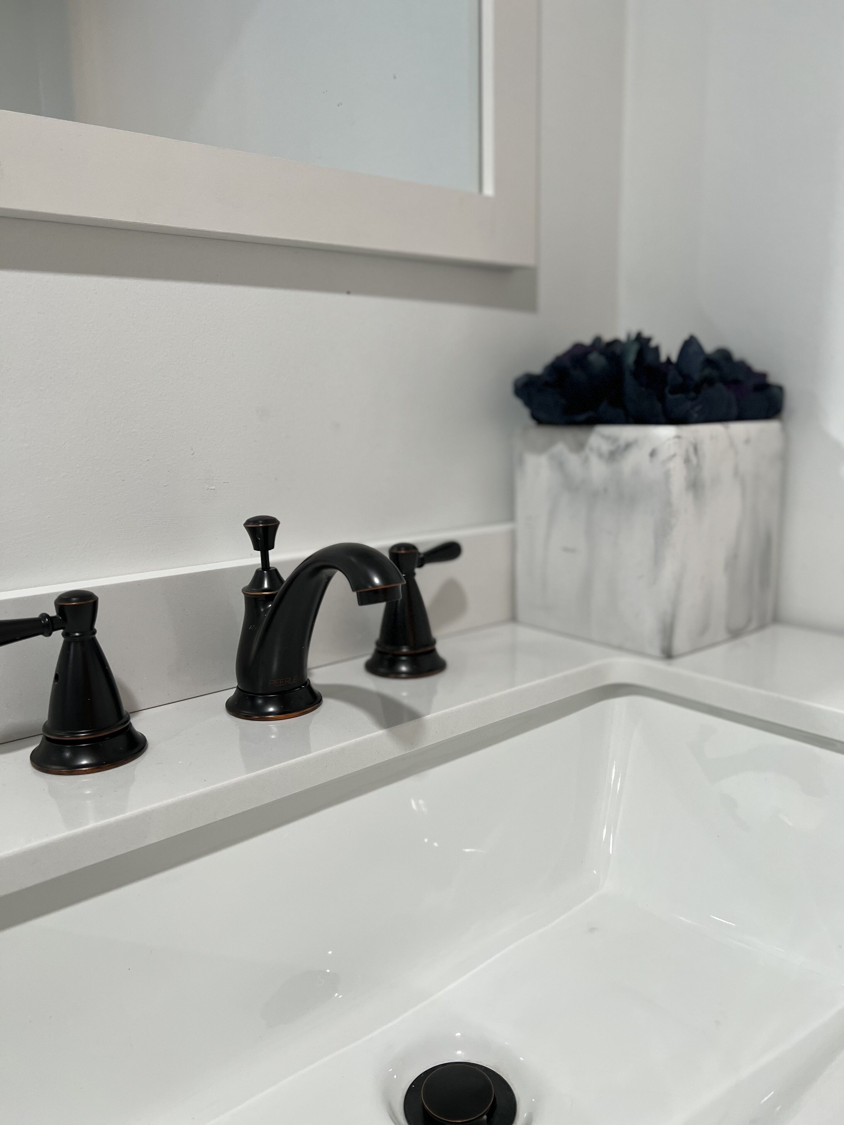 Regadera, secadora de cabello, toallas 