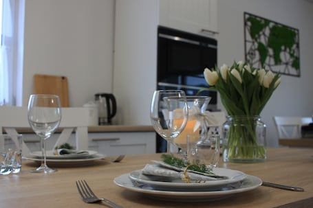 Full-sized fridge, microwave, oven, stovetop. Diamentowa 7 Rent Home