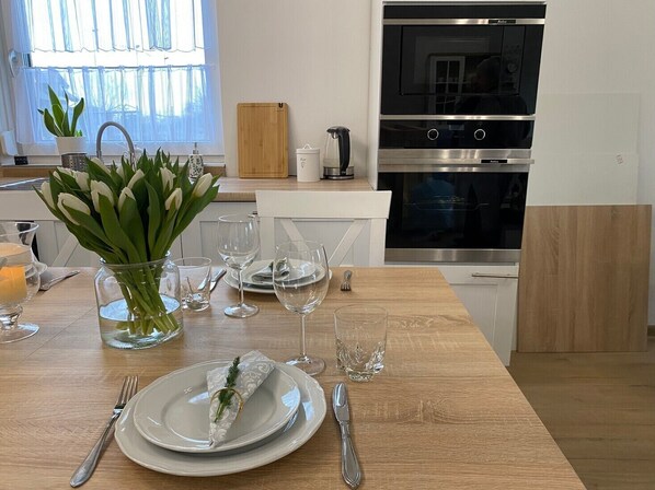 Full-sized fridge, microwave, oven, stovetop - Diamentowa 7 Rent Home (gmina Dopiewo)