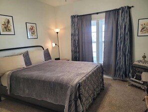 3 bedrooms, desk, iron/ironing board, free WiFi