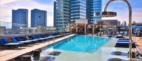 2 outdoor pools