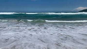 Suíte 2 - Essência da Guarda Surf House - Guarda do Embaú | Beach | On the beach, white sand