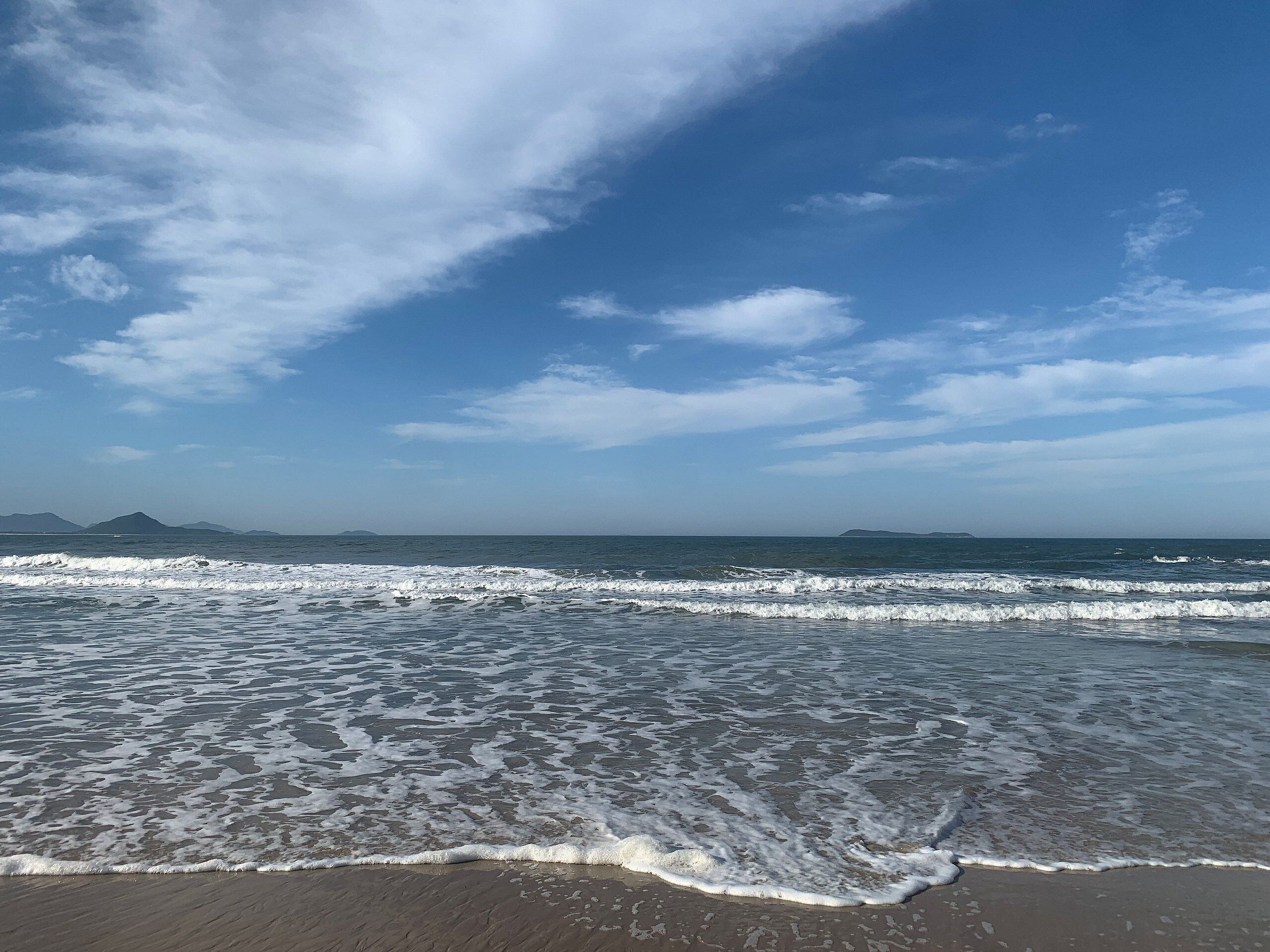 Suíte 1 - Essência da Guarda Surf House Com Jacuzzi Coletiva - Guarda do Embaú | Praia | Na praia, areia branca 