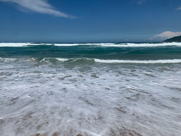 En la playa, arena blanca