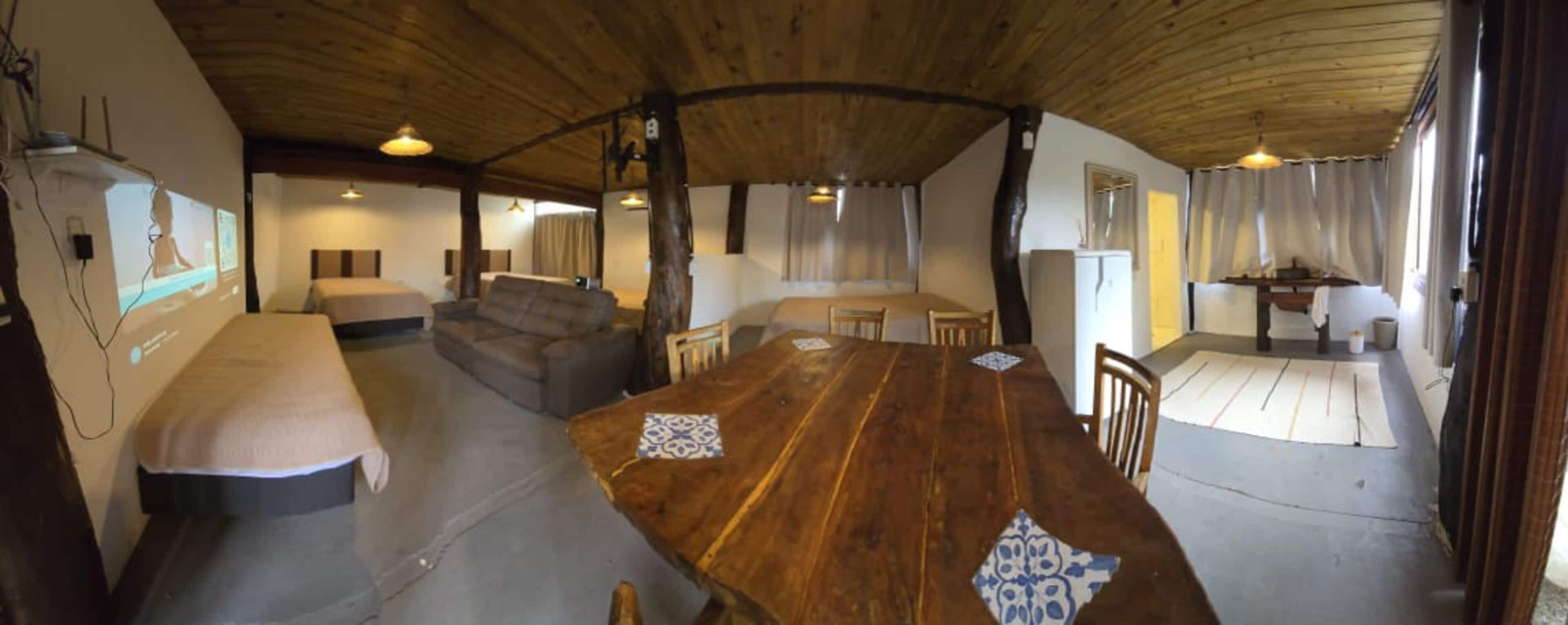 Suíte 8 - Big Room - Essência da Guarda Surf House - Com Jacuzzi Coletiva - Guarda do Embaú | 1 bedroom, Egyptian cotton sheets, premium bedding