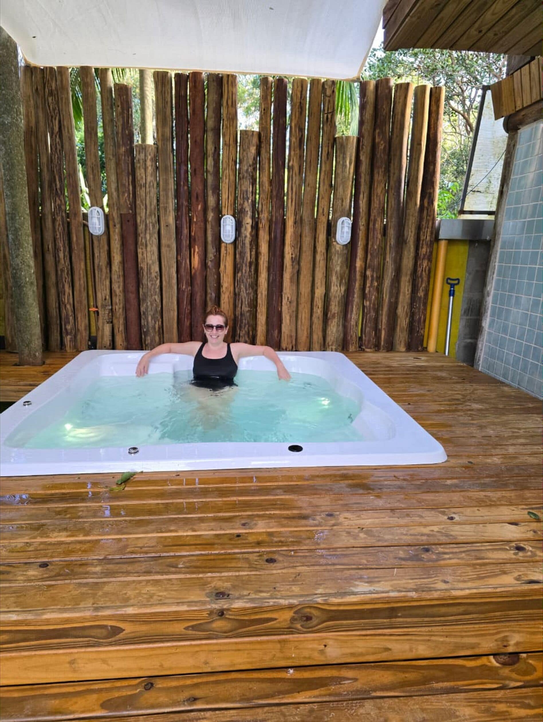 Tina de hidromasaje al aire libre