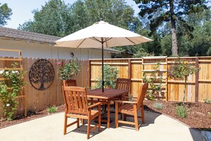 Outdoor dining - Tranquil cottage with fenced garden, fire pit, bbq, outdoor dining and hot tub.  (Carmel-by-the-Sea)