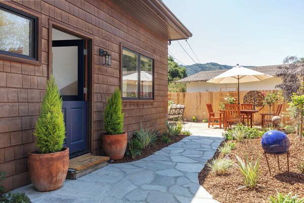 Terrace/patio - Tranquil cottage with fenced garden, fire pit, bbq, outdoor dining and hot tub.  (Carmel-by-the-Sea)