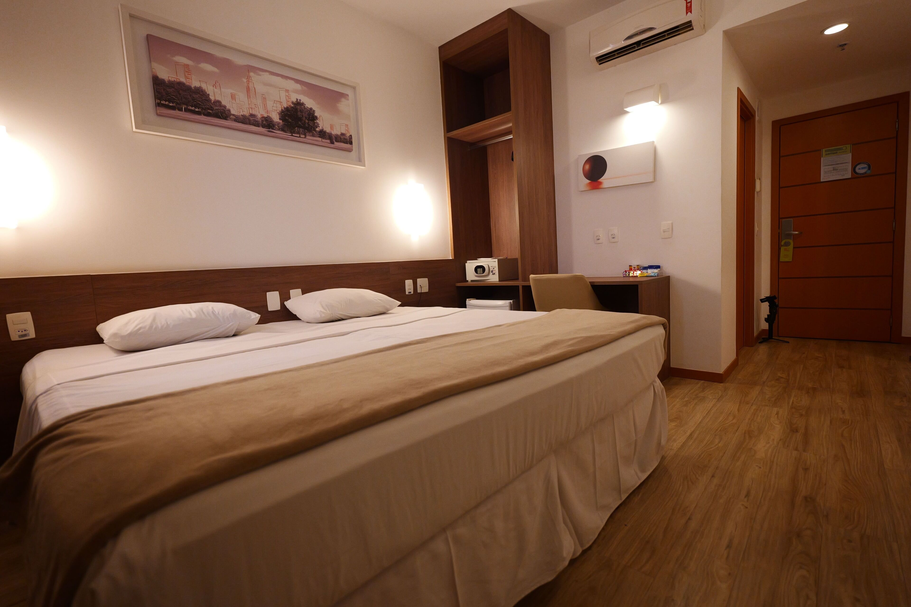 标准双人房 | 客房内保险箱、熨斗/熨板、免费 WiFi