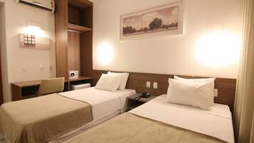 Coffres-forts dans les chambres, fer et planche à repasser