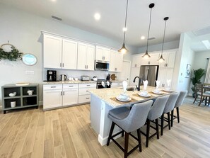 Fridge, microwave, oven, stovetop - * Relax, reconnect, and create unforgettable memories! * (Rotonda West)