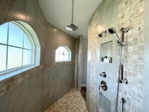 Rainfall showerhead, hair dryer, towels - * Relax, reconnect, and create unforgettable memories! * (Rotonda West)