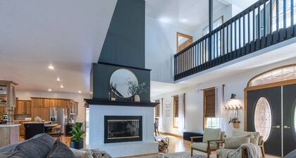 `Burning Pine Inn' Farm House in Amish country.