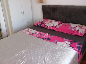 2 dormitorios, tabla de planchar con plancha, wifi y ropa de cama